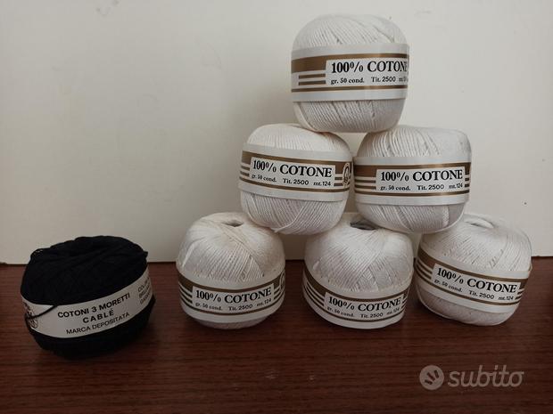 Gomitoli 100%cotone n°6 di colore bianco e 1 nero
 in vendita a Narni