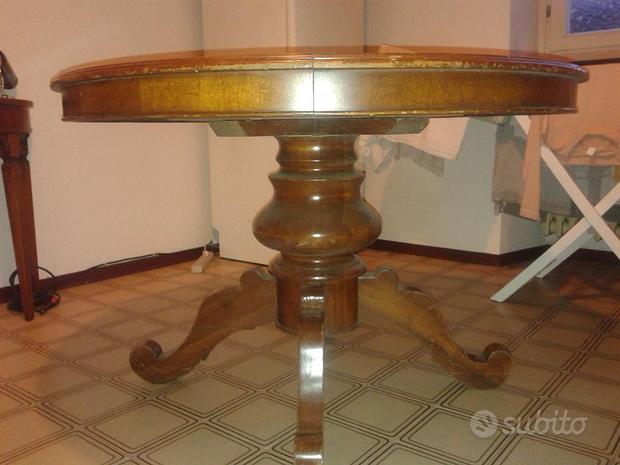 Tavolo in stile in legno massiccio, apribile