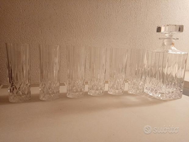 Bottiglia e 6 bicchieri in cristallo